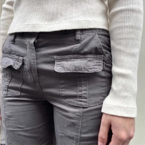 Brandy Melville cargobyxor - Säljer mina fina cargobyxor pga de inte kommer till användning, nypris 500 💞 skriv vid frågor 