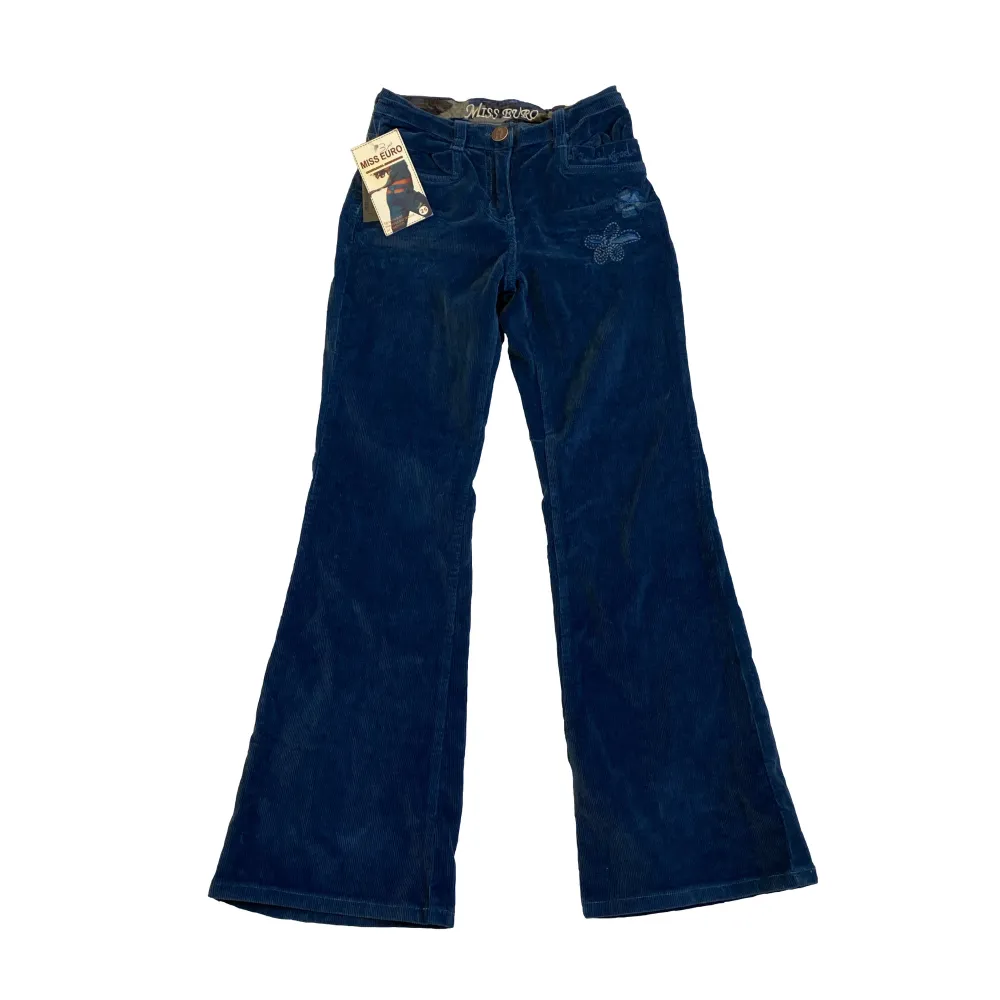 lågmidjade vintage miss euro bootcut manchesterbyxor med prislappen kvar!!  🍓innan prissänkning: 450kr. Jeans & Byxor.