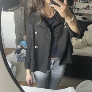 Kappa - Jättesöt kappa jag köpte här på plick men gillade inte på mig! Så härlig till hösten🩷