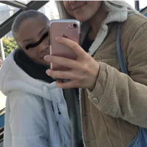 Beige höstjacka - Supersnygg och varm höstjacka!