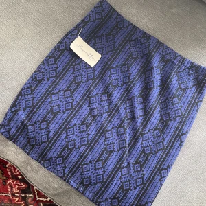 Oanvänd kjol  - Fin kort kjol 