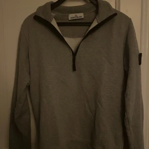Stone Island Tjockströja Quarter Zip - Storlek S  Använt sällan