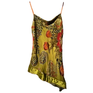 Asymmetrisk topp  - Kontakta vid intresse <3