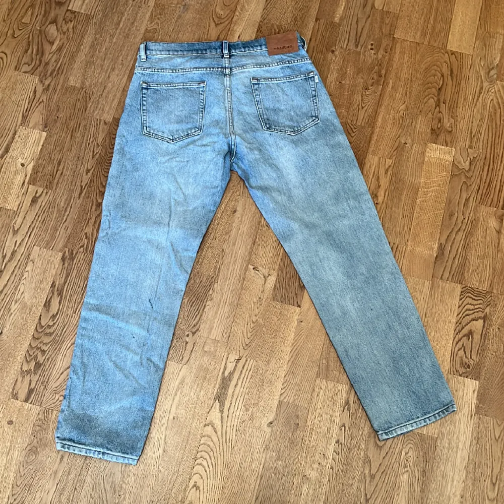 Ljusblå jeans från Woodbird, waist 31, storlek 30. Jeans & Byxor.