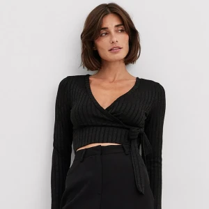 Ribbad Svart Långärmad Topp - Ribbad Svart Långärmad Topp.    Storlek: XS.   Butik/Märke: NA-KD