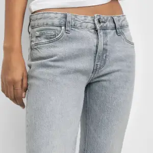 Ett par jättefina gråa low waist jeans som jag tidigare köpt på Plick men som tyvärr inte passade mig💗