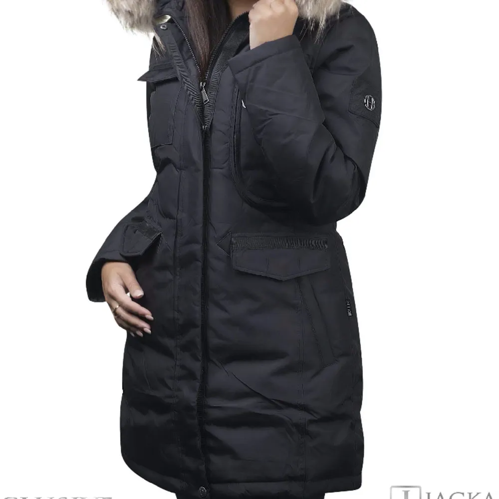 Limited edition från Hollies Livigno Ny skick, svart, äkta päls, väldigt varm Storlek 34, tjock tröja går alldeles bra under, skulle kunna passa stl 36 Pris går att diskutera . Takit.