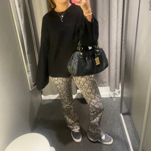 Ormskinnsbyxor - Superfina byxor som inte kommer till användning längre! Jag är 165, midjemått 38cm 