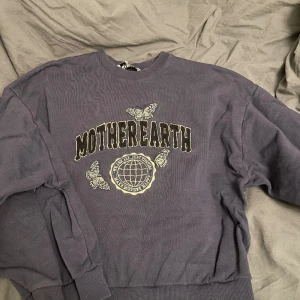 Madlady - Sweatshirt från madlady, bra skick men används tyvärr inte längre 
