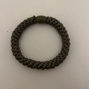 Kknekki - Mörkgrön/olivgrön kknekki 💚