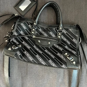 Balenciaga  - Balenciaga city bag 