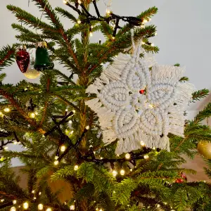 - Mina handgjorda macrame juldekoration, härlig dekoration till din julgran.  - My handmade macrame Christmas ornaments, lovely decoration for your Christmas tree. 