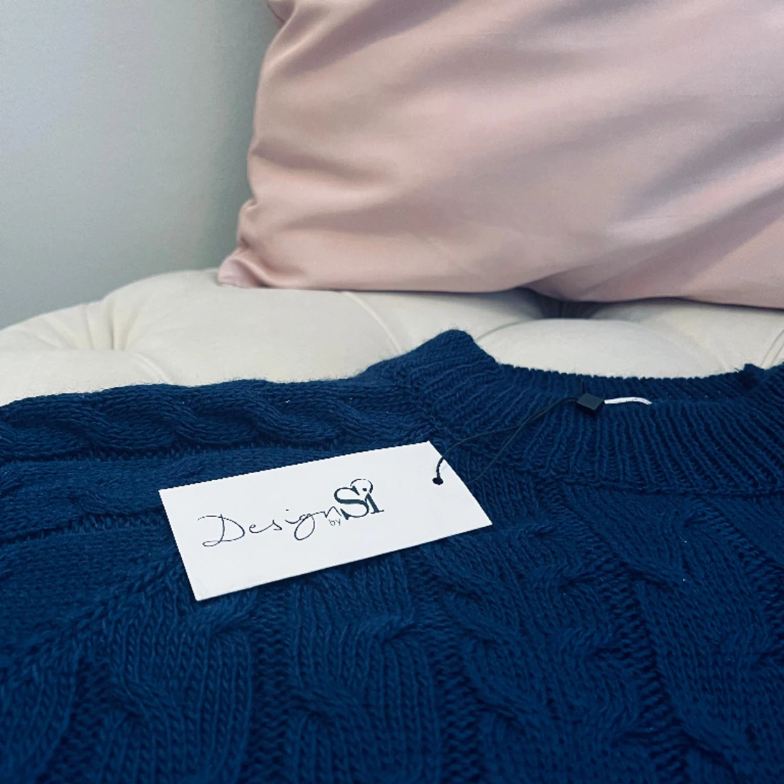 Stickad blå tröja - 90