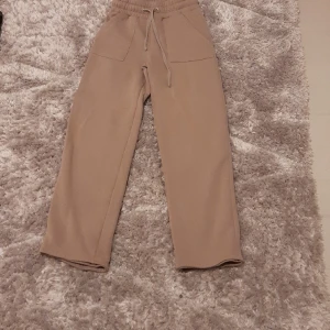 Lager byxor - Populära lager 157 byxor, säljer då jag inte riktigt använder dom! Jag har dessutom sytt upp dom ca 3-4cm för dom var för långa, byxorna passar perfekt i längd tillmig som är 157-158cm💗