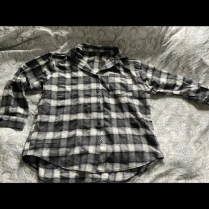 Skjorta  - Aldrig använd 