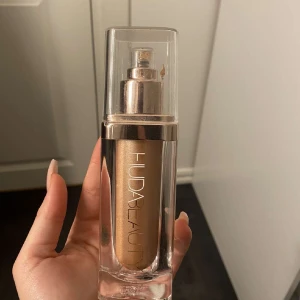 Huda Beauty foundation - Osnvänd