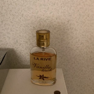 La Rive parfym - Använd typ 3 gånger. Luktar vanilj. Säljer för det inte är min favvo parfym direkt