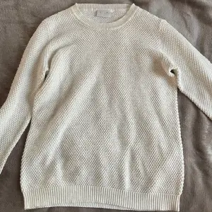 Långärmad tröja ifrån vila i storleken S. Använd 1 gång, väldigt bra skick. Säljs då den är för liten. 