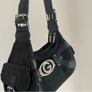 Vintage guess väska -  Säljer en vintage guess väska i gott skick💕 