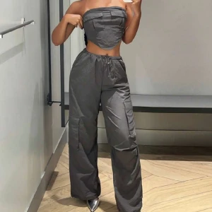 Set  - Superfint grå cargo set med tagsen kvar!!  Använt en gång 