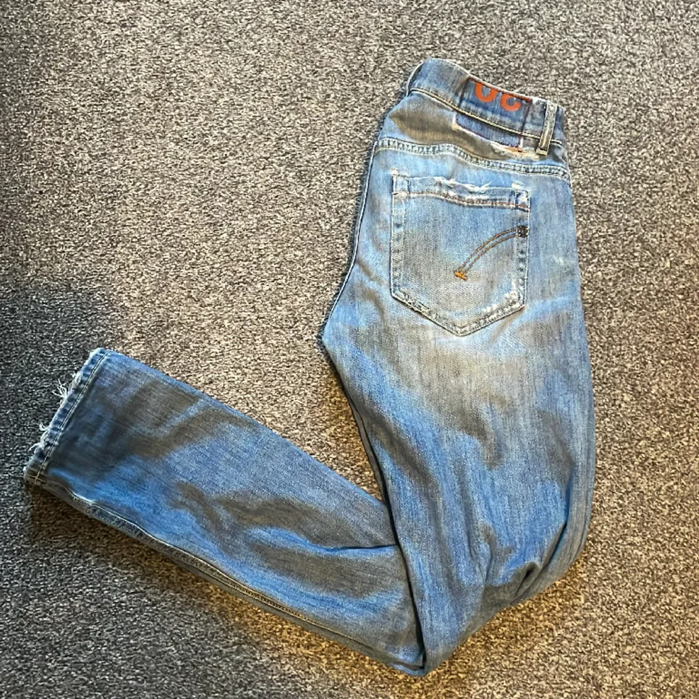 Säljer nu mina riktigt feta Dondup jeans i storlek 30. De är i väldigt bra skick då jag knappt använt dom. Nypris är mellan 2000-3000kr. Skriv vid fler frågor eller funderingar 🤙. Jeans & Byxor.