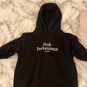 Peak performance hoodie  - Har bara använt den några gånger. 