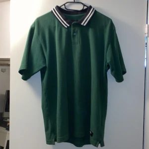 Grön pike - Grön vans pike bra skick. Lose fit/baggy