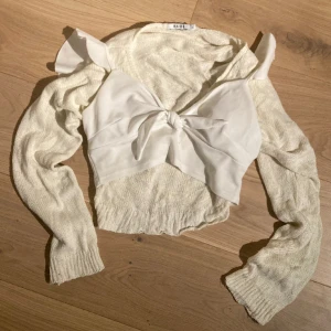 2st toppar - jätte gullig kombination av toppar, ena är från shein andra är från na-kd 