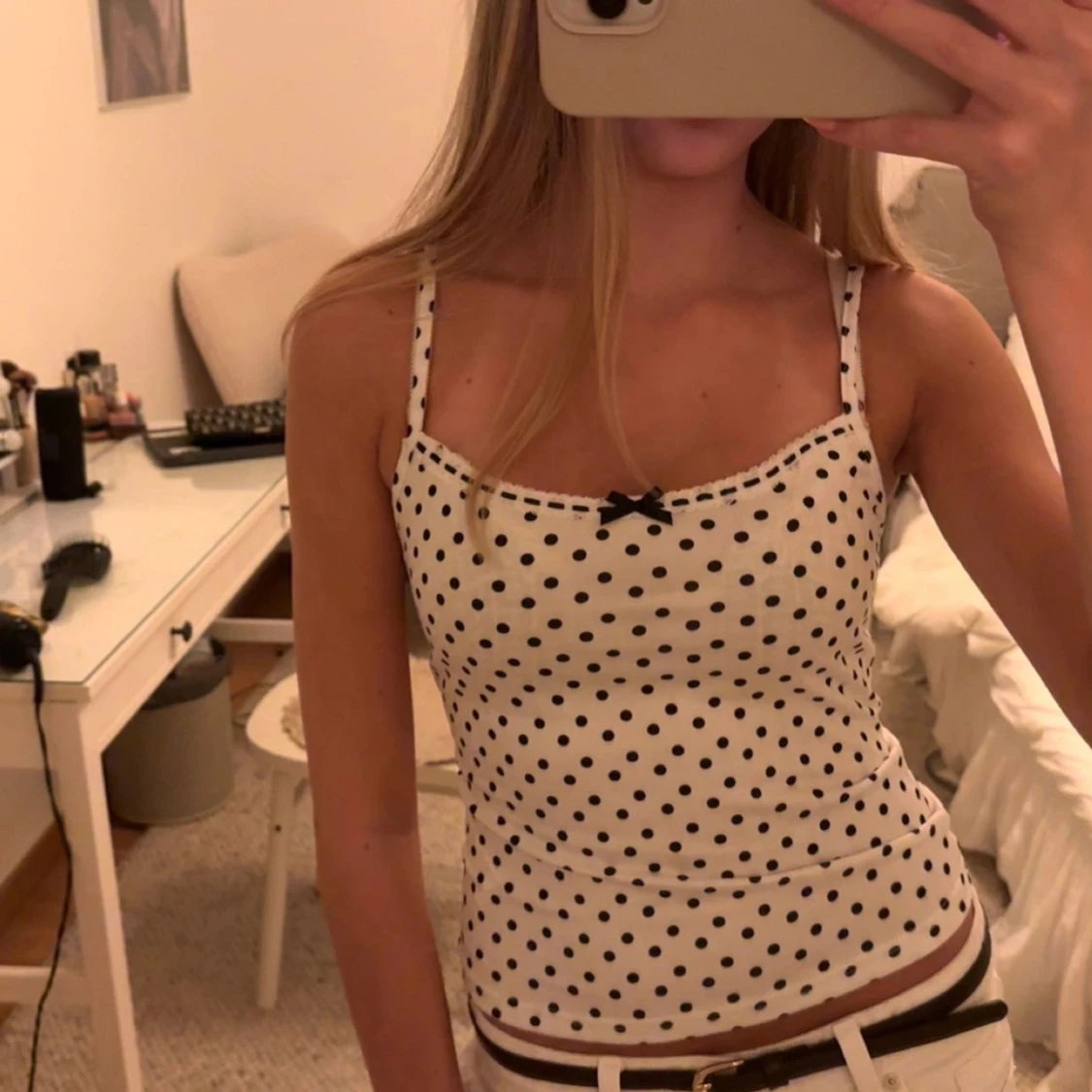 Vit prickig linnetopp med rosett - 2