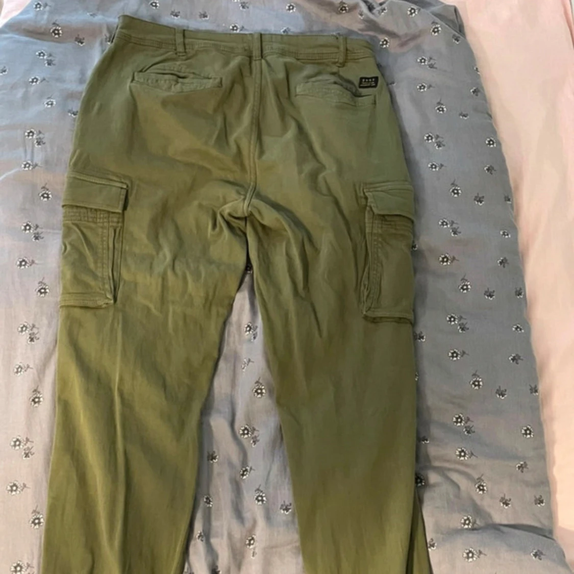 Olivgröna cargopants från Denim Day - 1