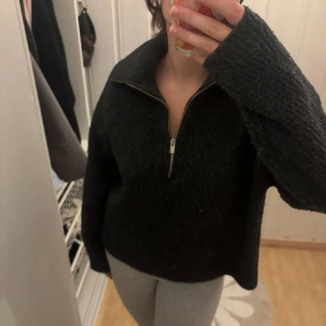 stickad tröja med half zip