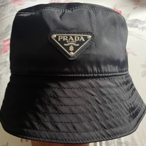 Prada Buckethat - Ny, Oanvänd 