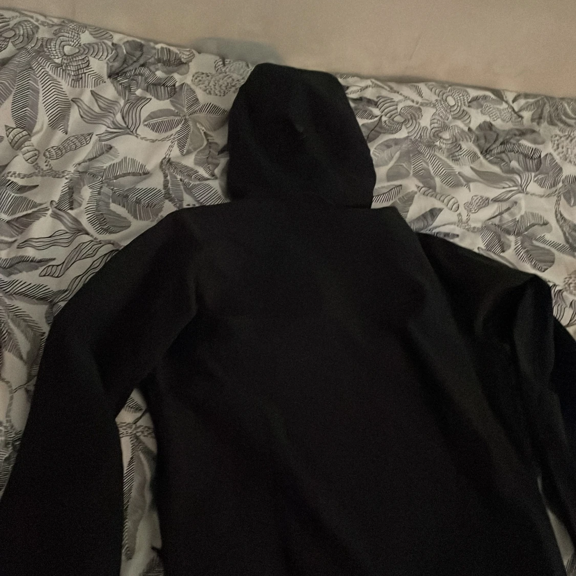 Svart vindjacka från Haglöfs med huva - 2