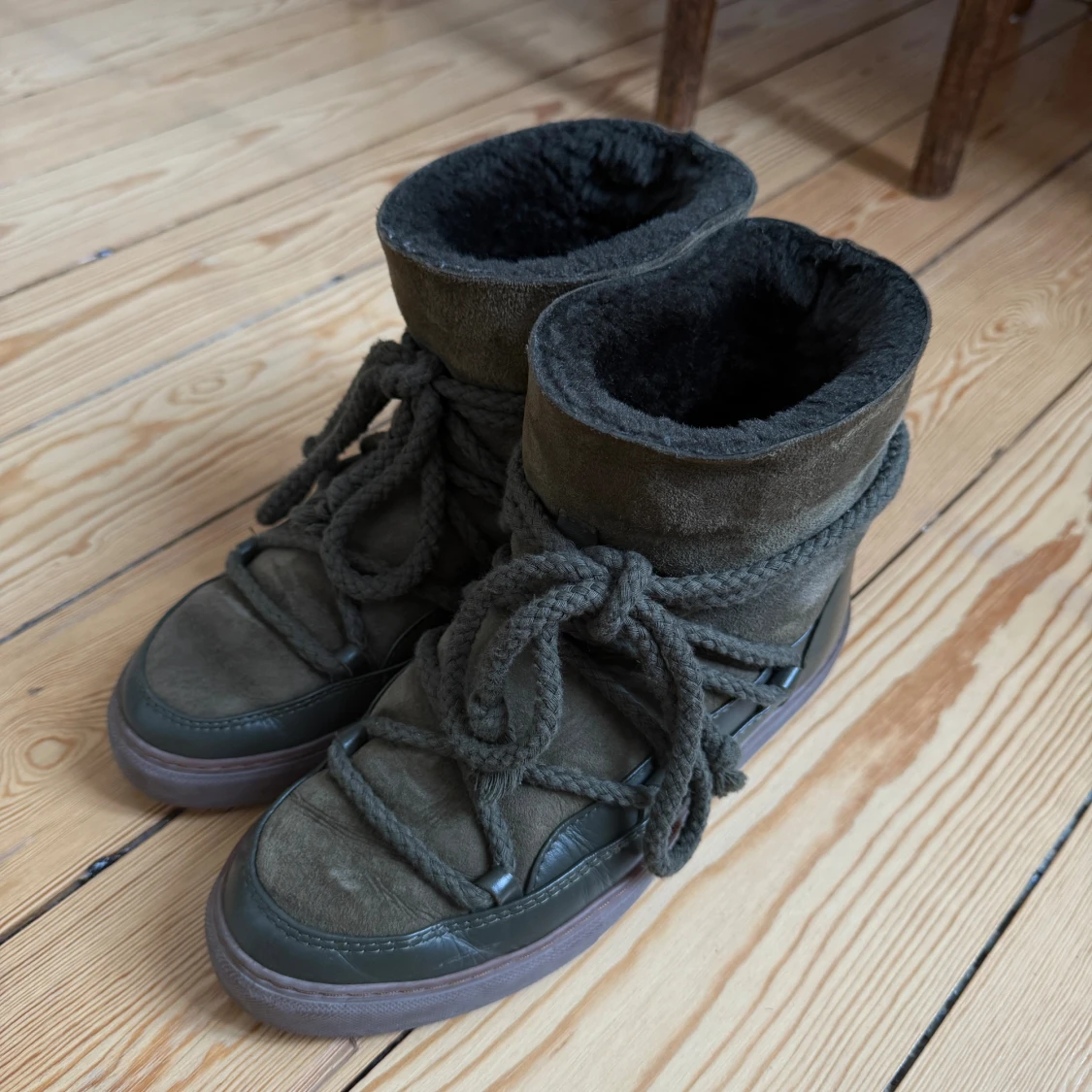 Mörkgröna Inuikii boots i mocka - 1