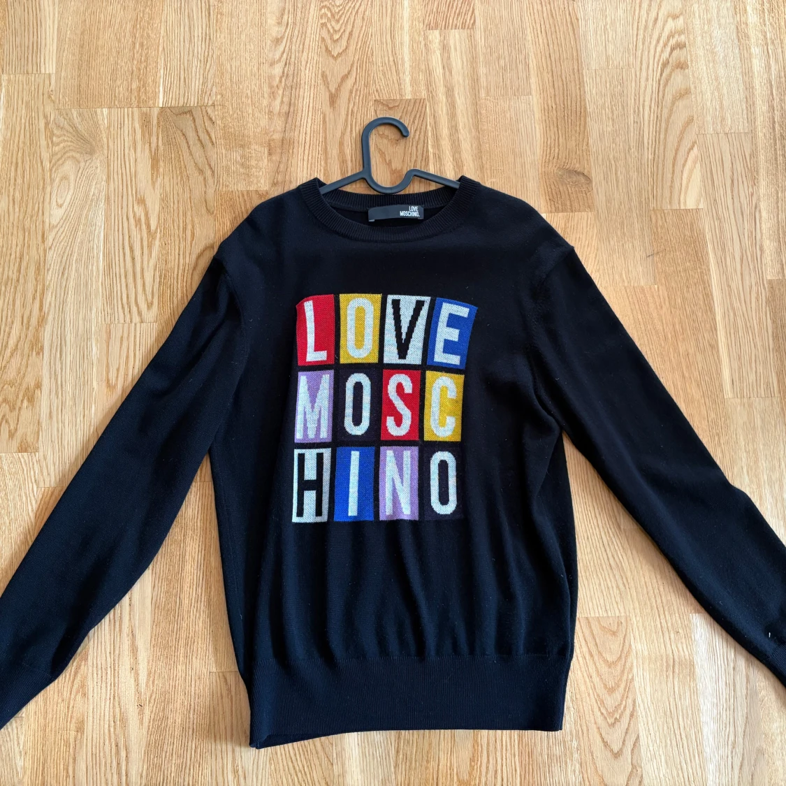 Svart tröja från Love Moschino
