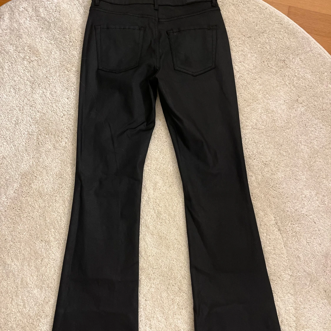 Svarta bootcut jeans från Vero Moda - 1