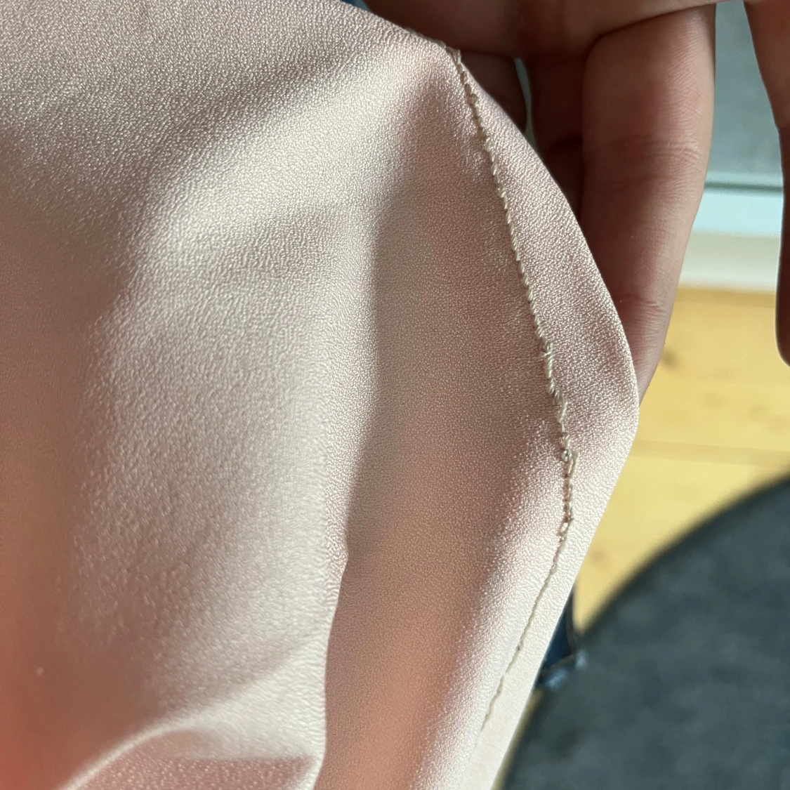 Ljusrosa omlottblus med volang - 2