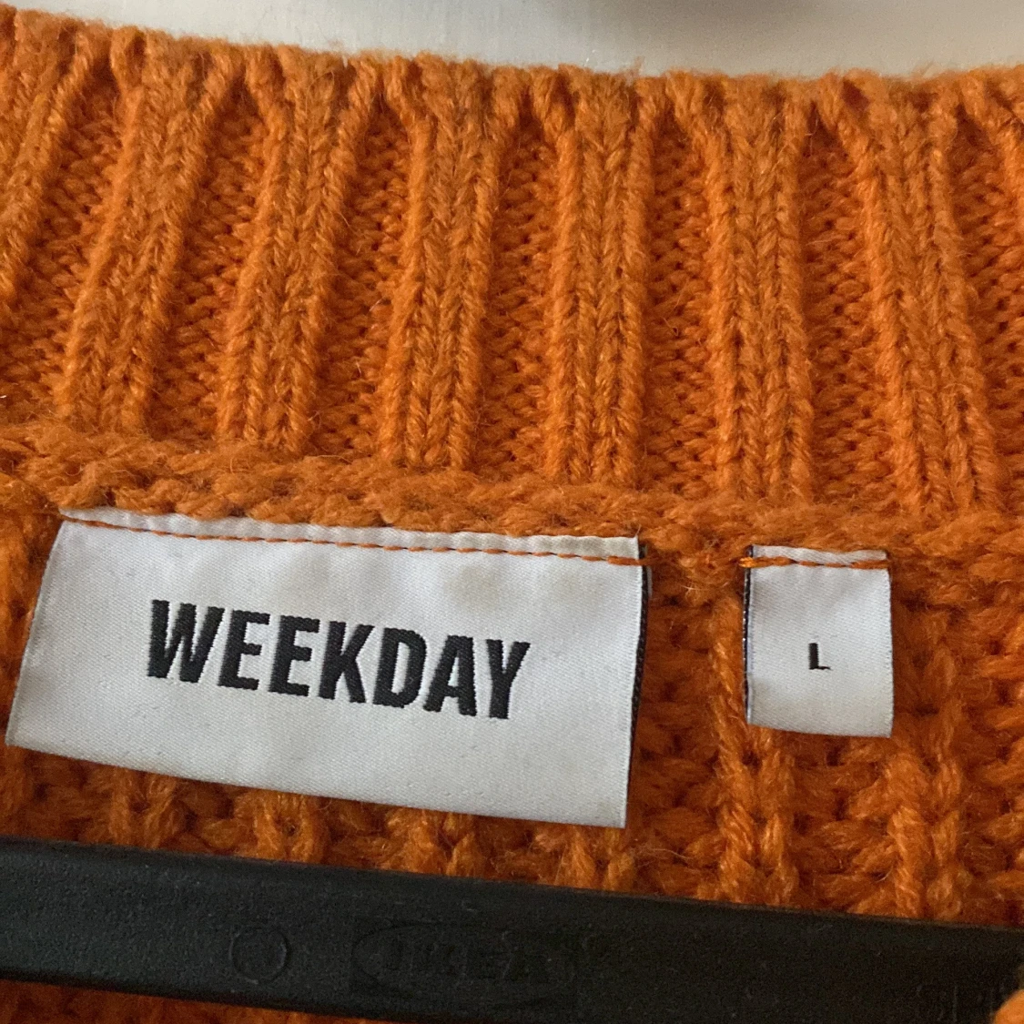 Orange stickad tröja från Weekday - 2