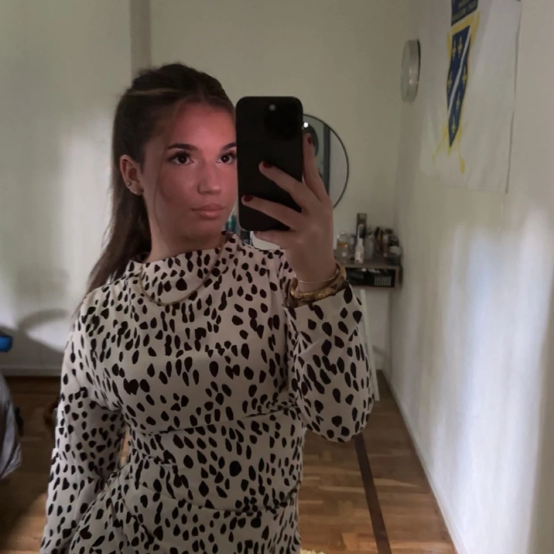 Svartvit leopardklänning från H&M - 3