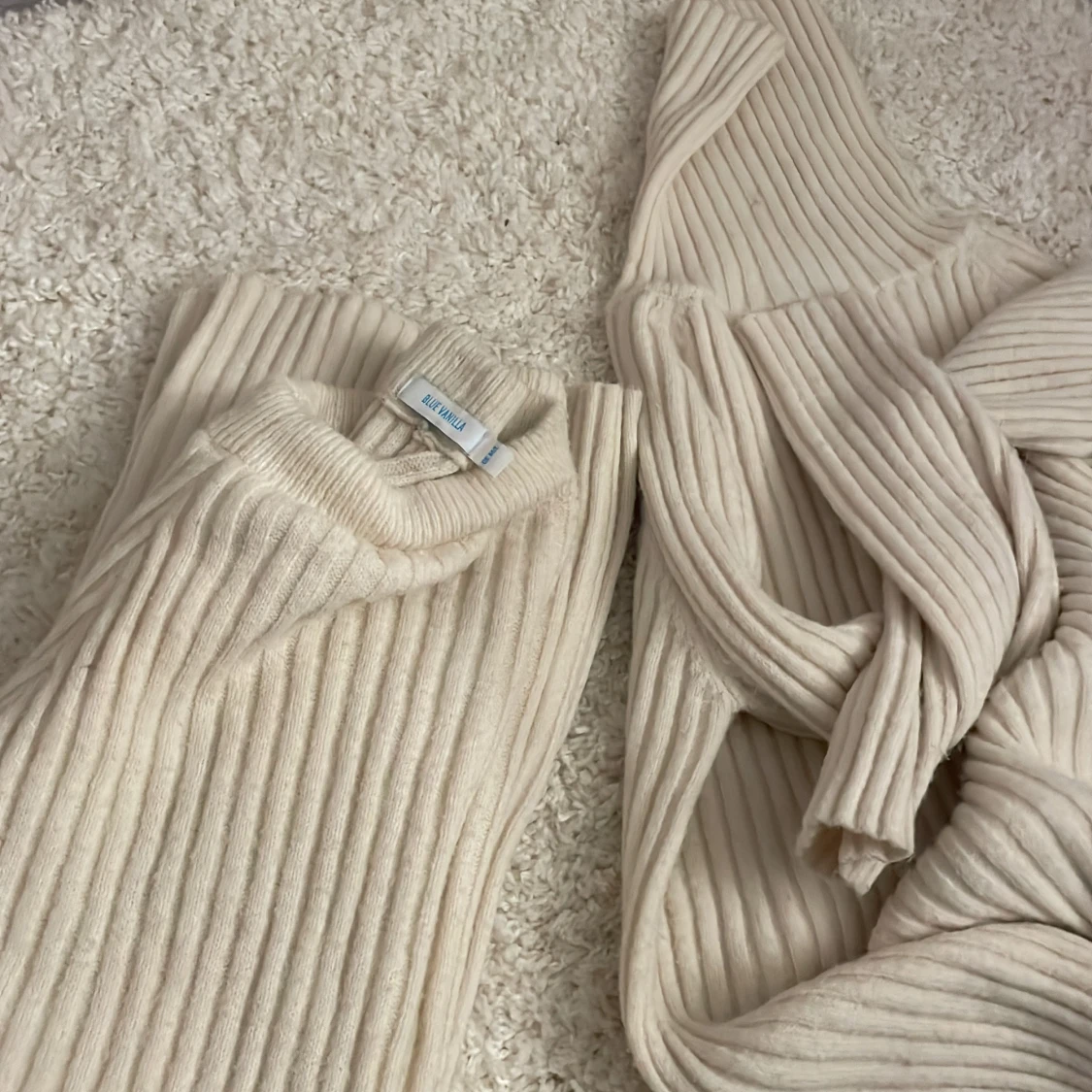 Beige ribbad stickad tröja och byxor Bluey Vanilla - 1