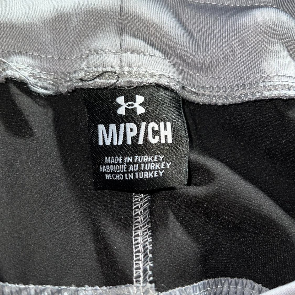 Grå träningsbyxor från Under Armour - 2