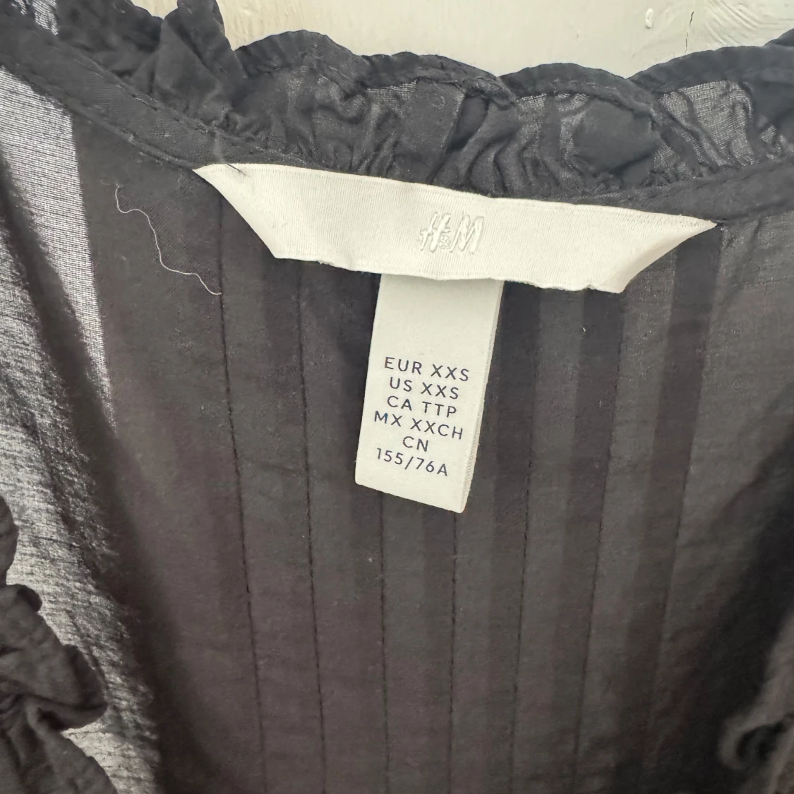 Svart volangblus från H&M - 1