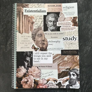 Filosofi anteckningsbok - En spiralbunden anteckningsbok med collage av citat och motiv om filosofi. Perfekt för dig som gillar att reflektera, skriva ner tankar eller plugga filosofi. Inspirerande omslag med klassiska motiv, blommor och tänkvärda ord. Passar unga vuxna och studenter! Kan även designa anteckningsböcker med andra teman för andra ämnen! 