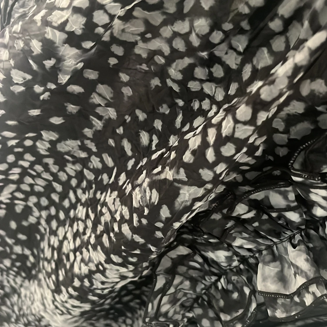 Svart och vit prickig klänning H&M - 2