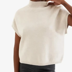 Beige stickad polotröja Kappahl - Jättefin trendig beige stickad polotröja som inte säljs längre från Kappahl. Tröjan är jätte skön, inte alls knopprig och i väldigt bra skick. 