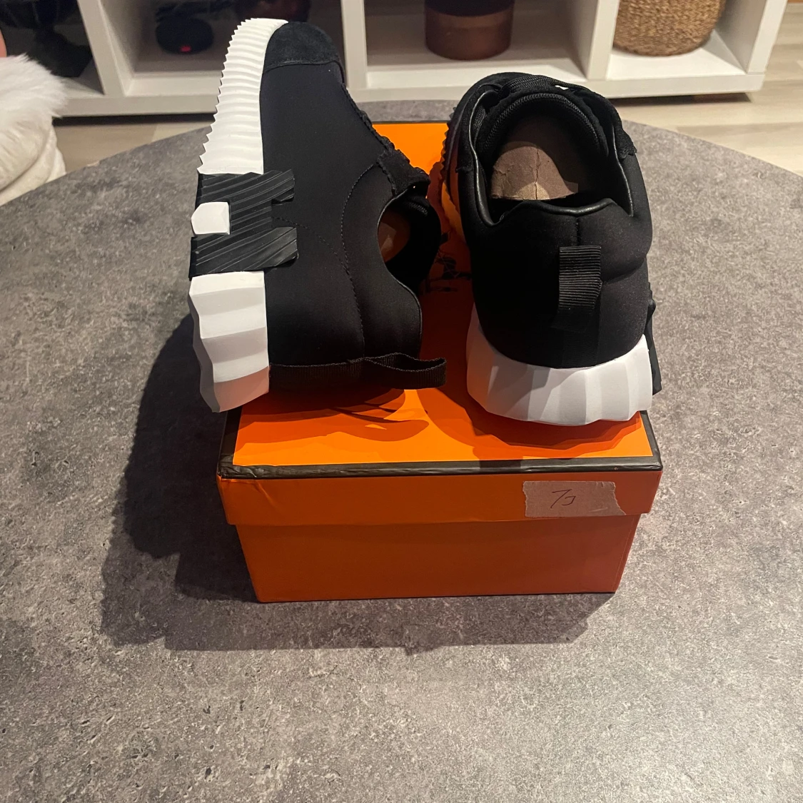 Svarta sneakers med vit sula - 2