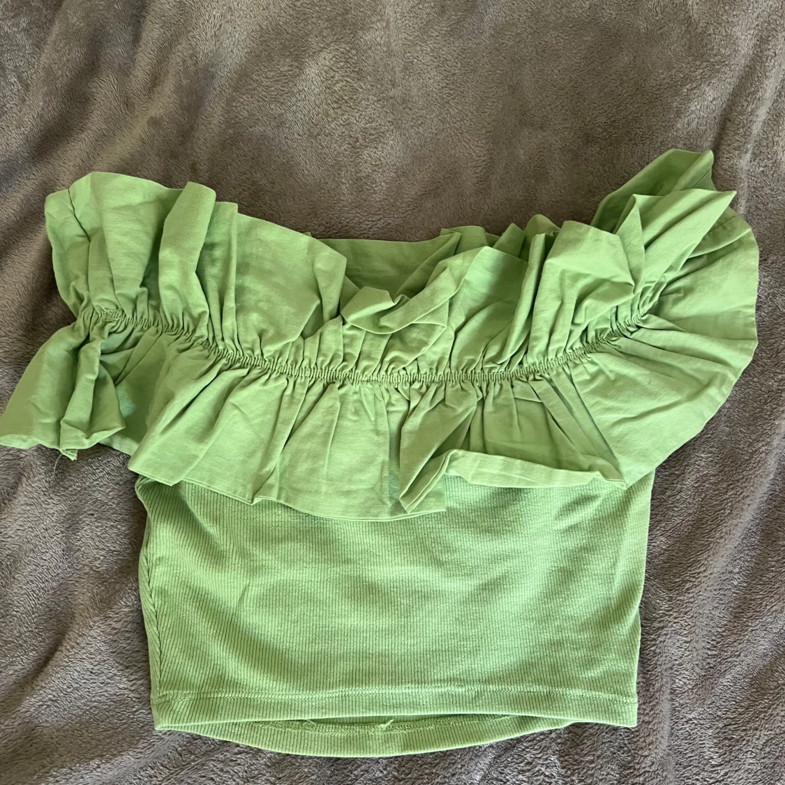 Grön offshoulder topp från Zara - 1