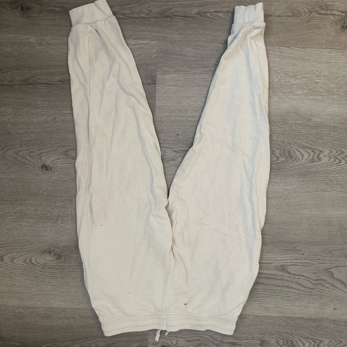 Vita mjukisbyxor med snörning, stl M - 1