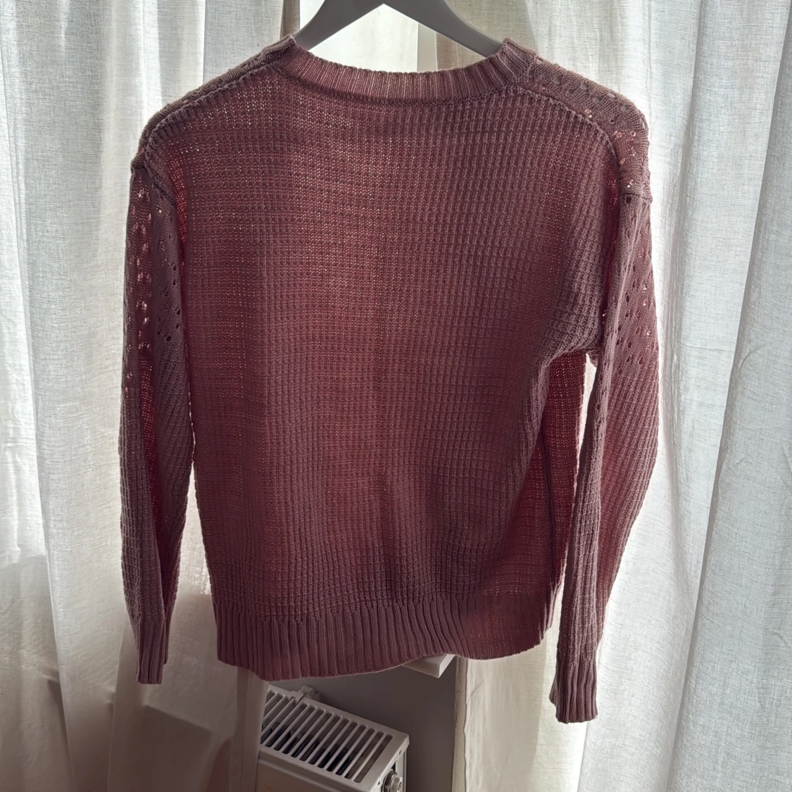 Rosa vintage stickad tröja med hålmönster - 1