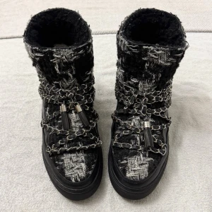 Inuikii vinterskor  - Superfint skick. Originalkartong medföljer. Fler inuikii vinterskor finns i min profil. 